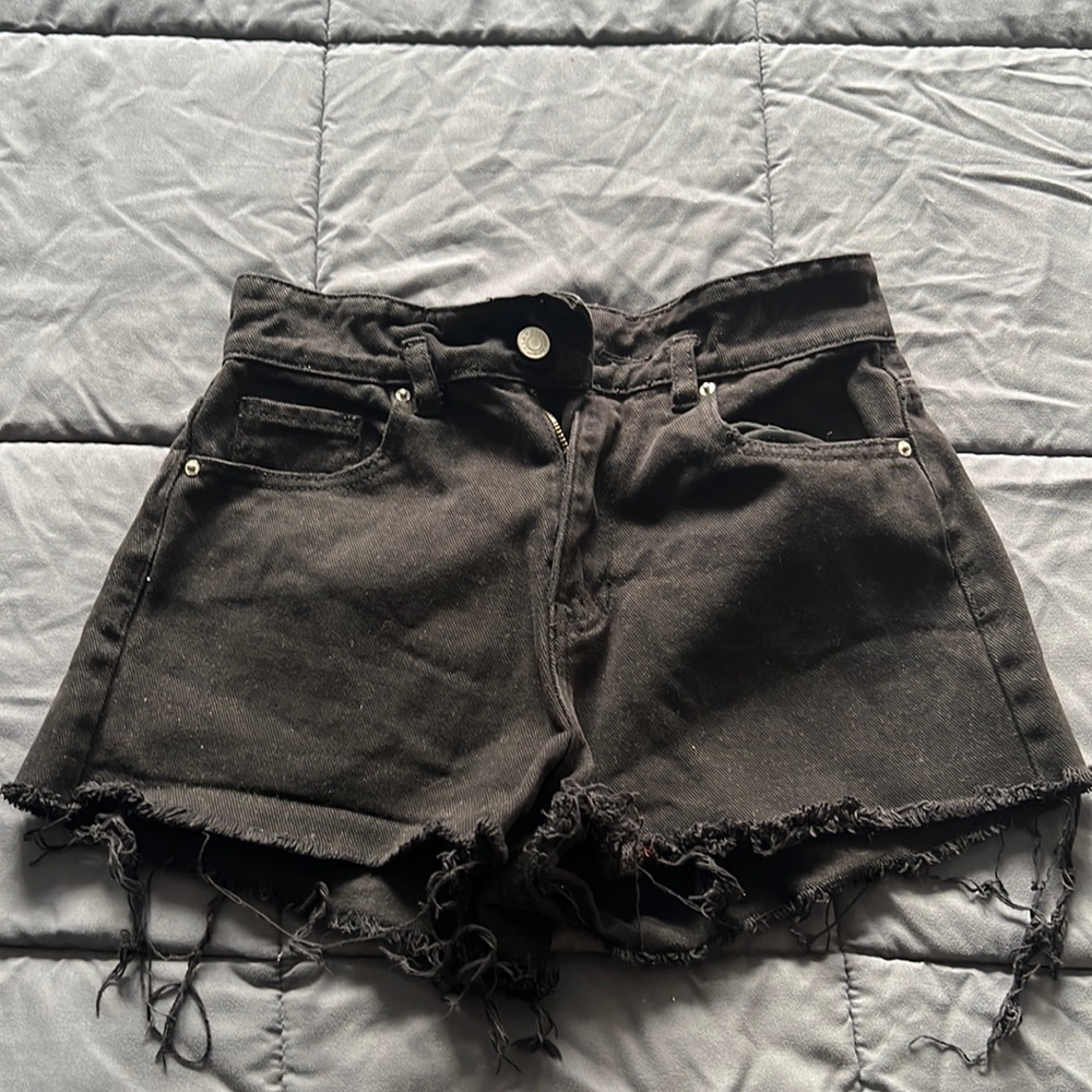 NEVER WORN high waisted PacSun black denim shorts (will fit size 0-2)